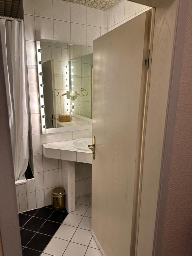 Hotel "Dream In" Heiligenhaus Ngoại thất bức ảnh
