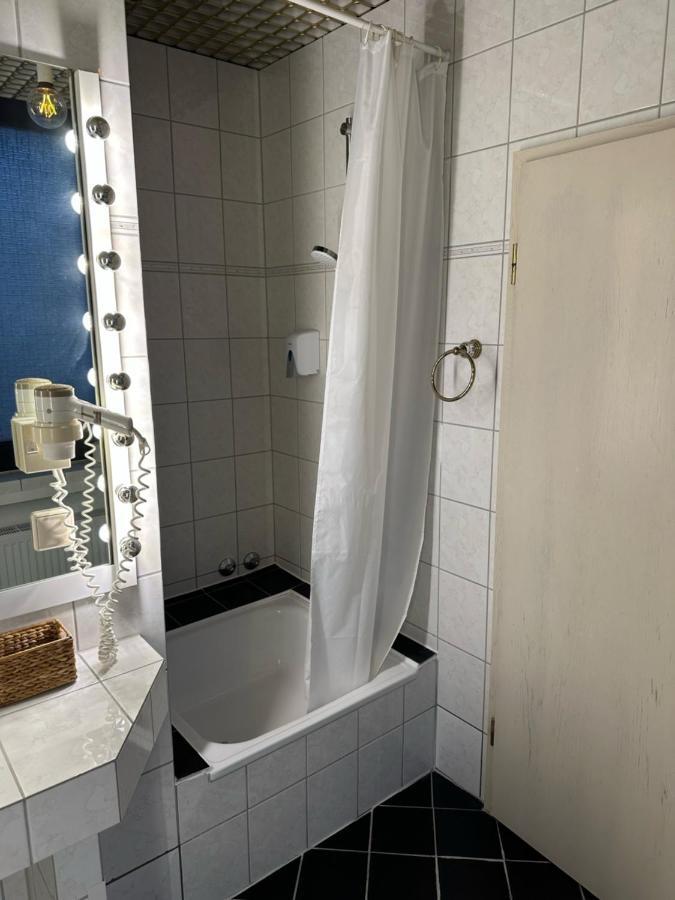 Hotel "Dream In" Heiligenhaus Ngoại thất bức ảnh